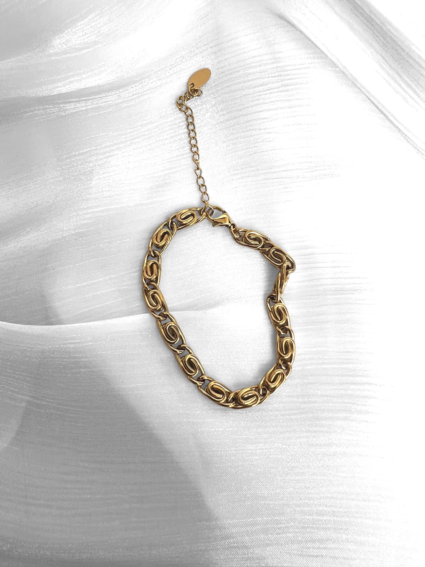 BRACELET
