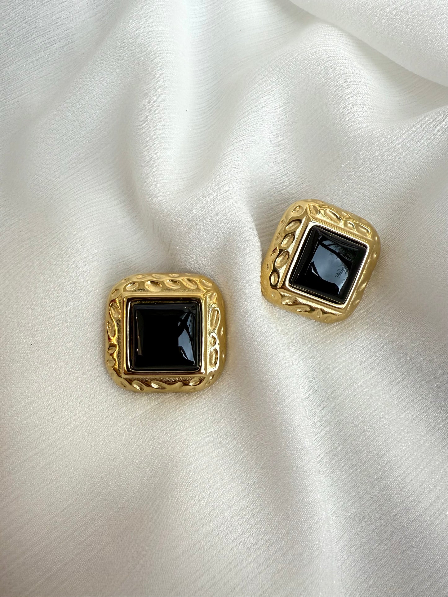 MIDNIGHT LUXE