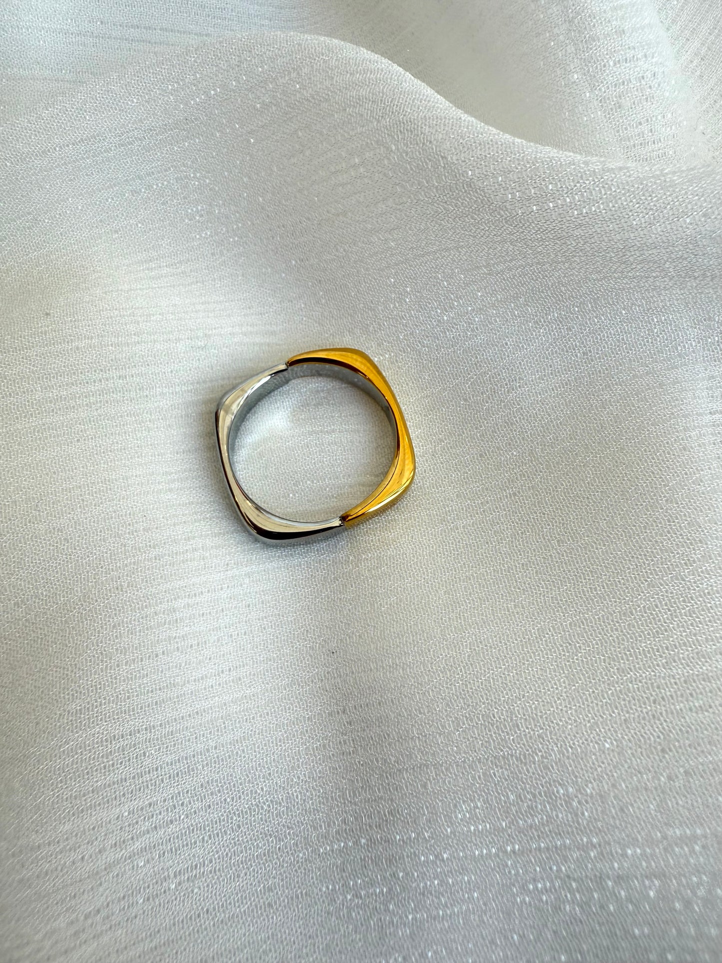 “Arc” Ring