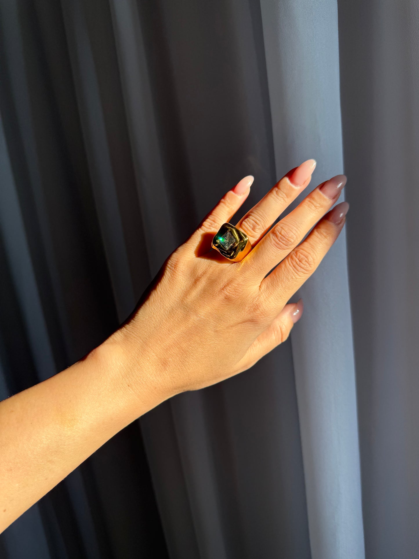 “Nefeli” Ring